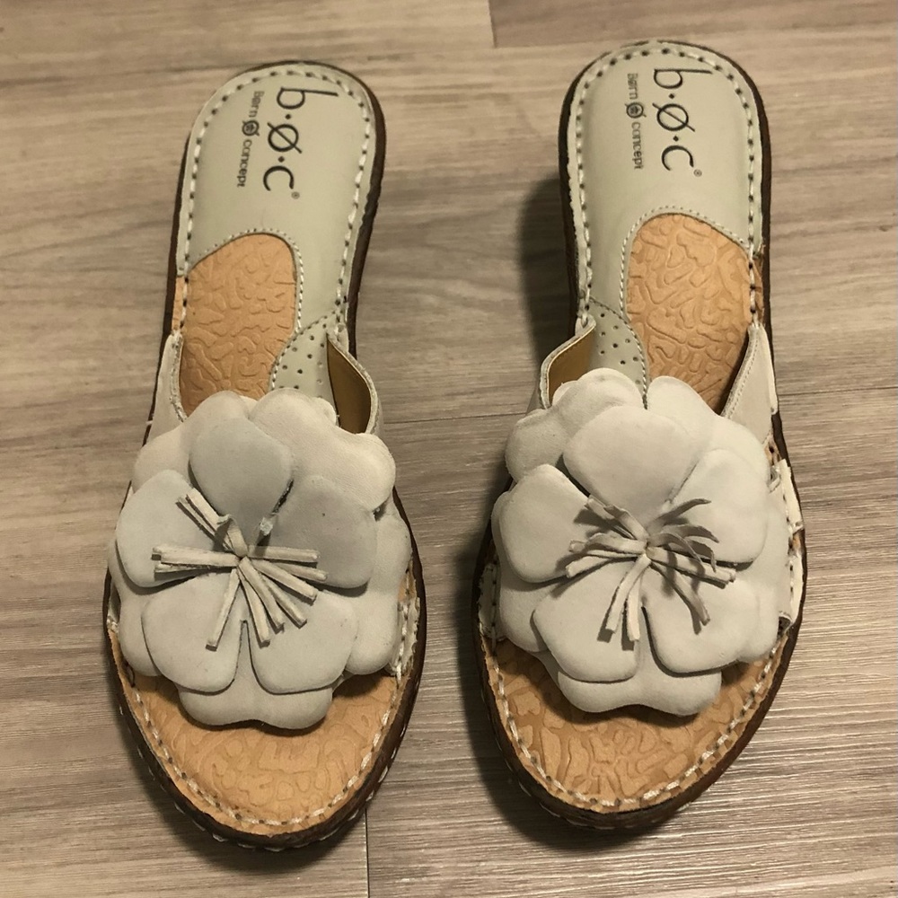Brand NEW b.o.c. White Sandals Sz 8